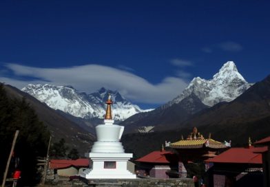 Trek k Mount Everestu přes 3 sedla